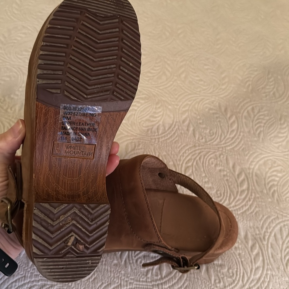 White Mountain Brown Leather Clogs, 9M - Picture 6 of 7